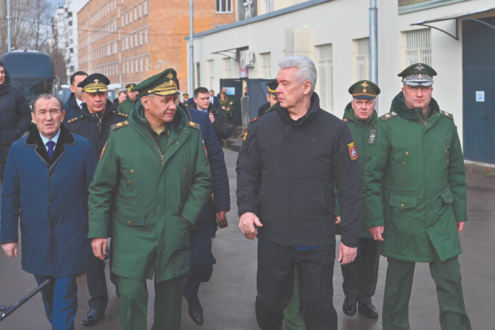 Московский пункт набора контрактников пополняет армию тысячами военнослужащих