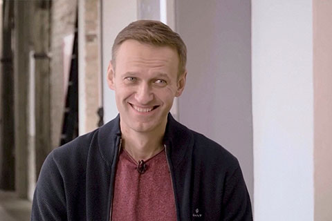 Навальный продолжает обещать скорое возвращение на родину