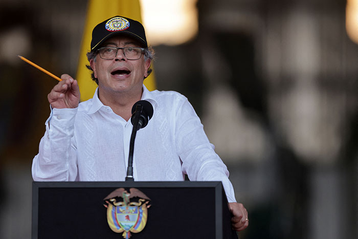 Кому не нравится "длинный язык" президента Колумбии