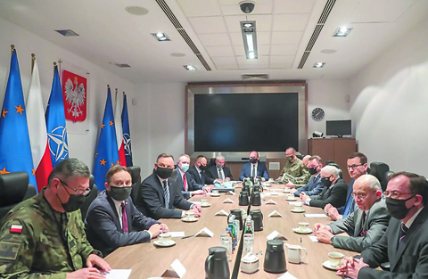 Варшава встретит лидеров "бухарестской девятки" повышенной боеготовностью