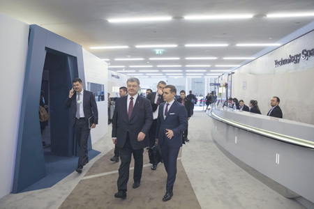 Волкер и Сурков проведут переговоры с козырями в рукаве
