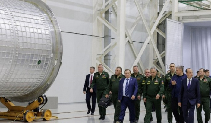 Министр обороны проехался по сибирским заводам