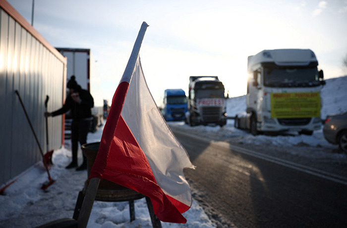 В Варшаве выступают за Украину и против украинцев