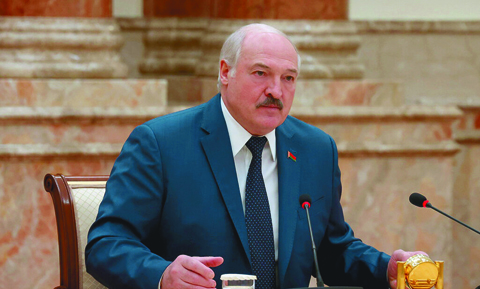Лукашенко призвал белорусов не замечать санкций