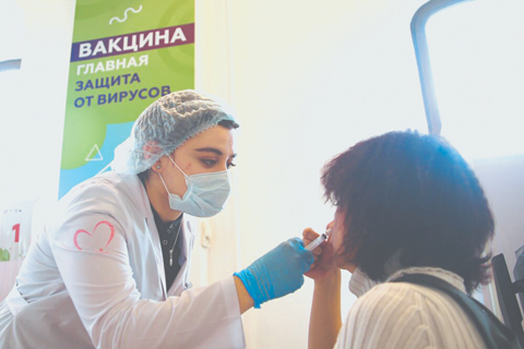 Новые вакцины против ковида испытают в Москве