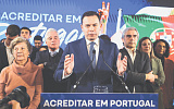 Португалию накрыла "правая волна"