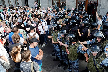 коронавирус, пандемия, covid 19, антикризисные меры, социальные протесты, оппозиция, навальный, опрос, левада центр
