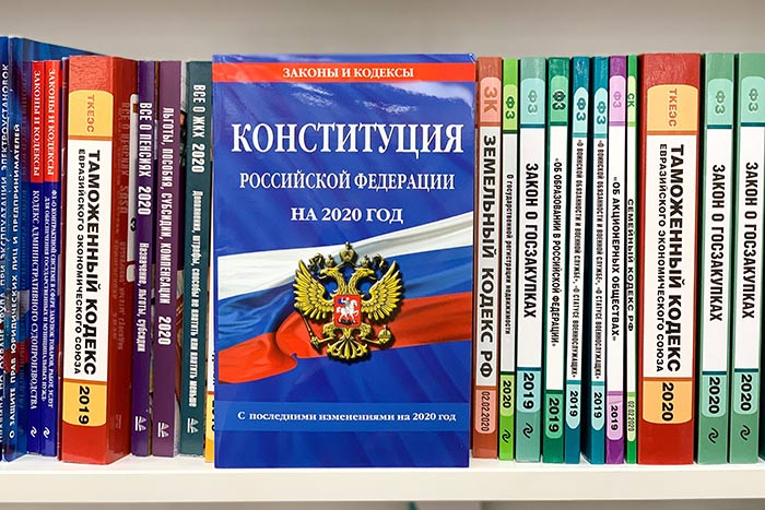 Новая Конституция уже есть, нового курса развития – еще нет