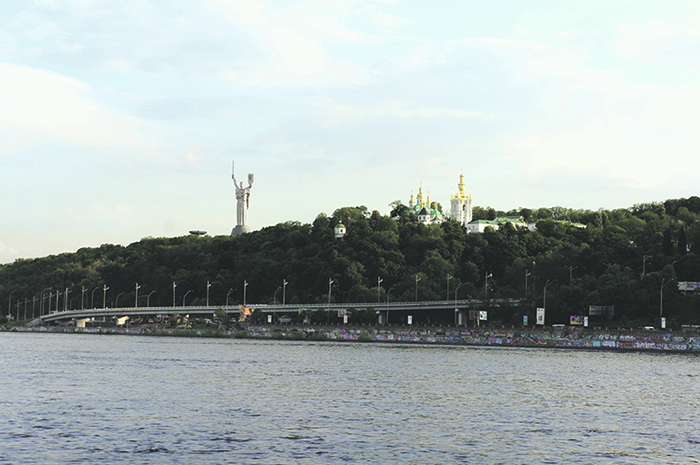 Шапочка с буквой "М". Дорога к храму может лежать через психушку