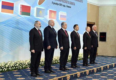 Страны "евразийской пятерки" пытаются приспособиться к санкциям, направленным против России