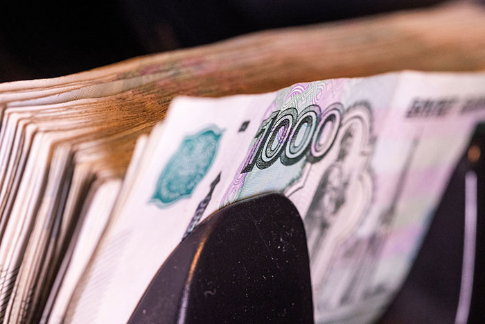 Зарплаты в обрабатывающей промышленности выросли почти на 16%