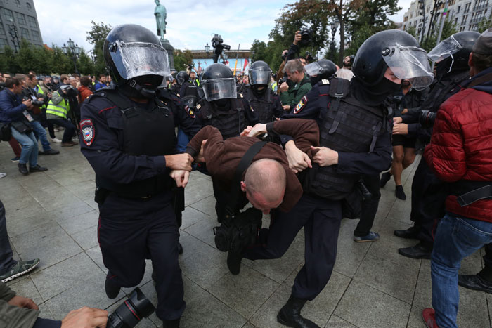 О праве на протест и конфликте законов