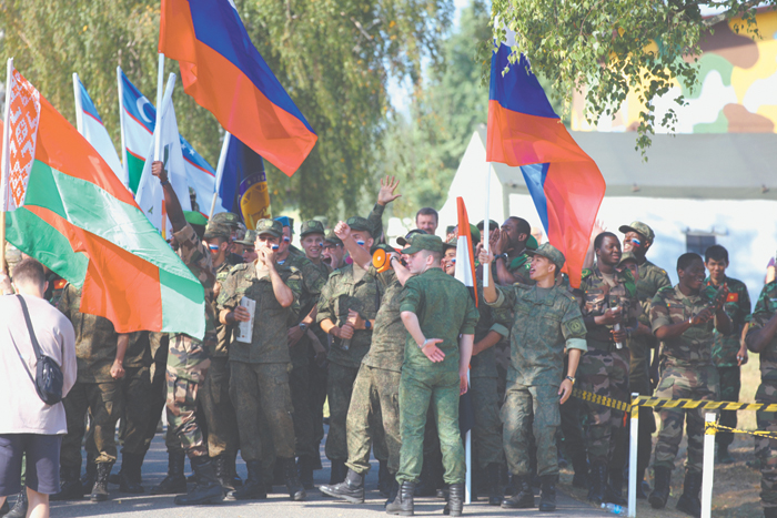 Правительство спешит узаконить парадную деятельность Минобороны