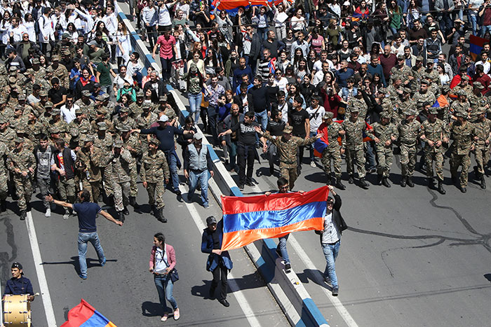 Армении предстоит доказать "бархатность" революции