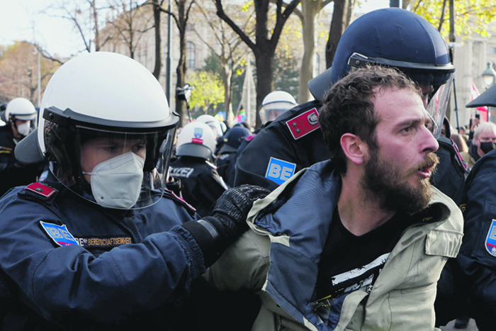 Европу накрыл не только ковид, но и недовольство мерами властей 