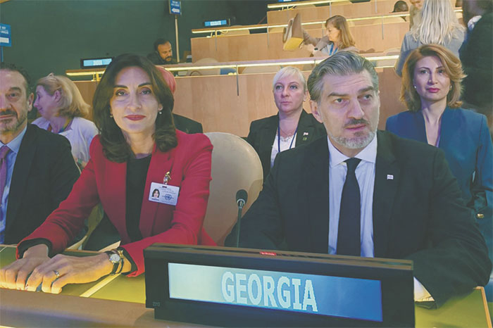 Президент Грузии решил рассказать ООН о войне и мире