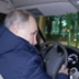 Путин в Мариуполе пересел с вертолета на автомобиль...