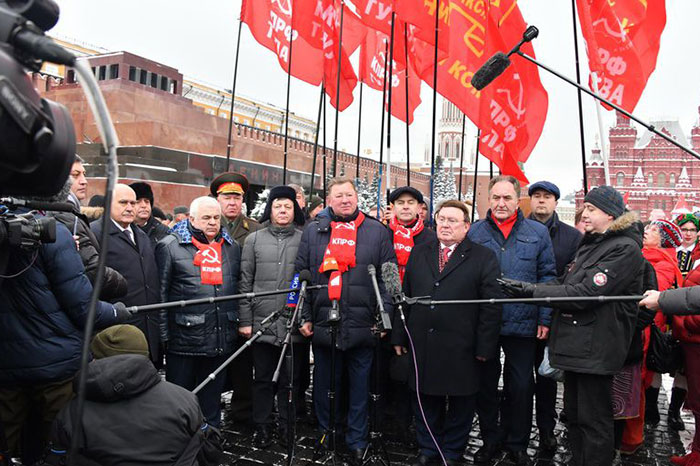 Коммунисты вышли в лидеры политического ТВ