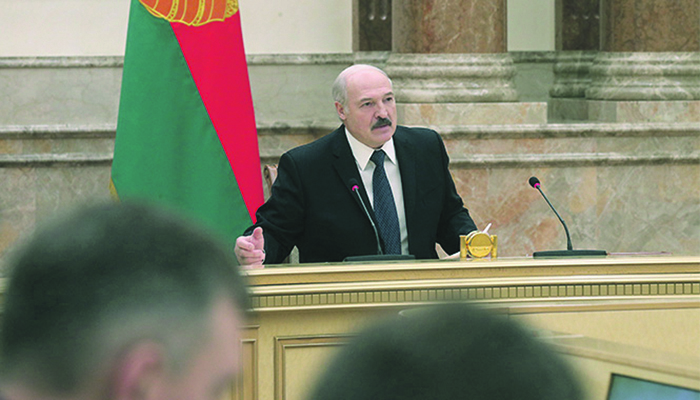 Лукашенко допускает введение комендантского часа