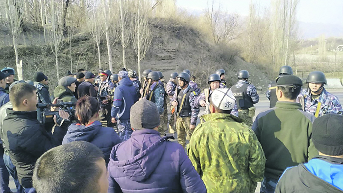 Жители киргизского села взяли  в заложники 60 таджиков