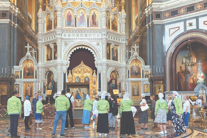 «Троица» застряла в храме Христа Спасителя