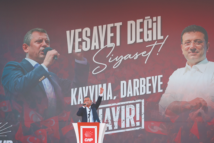 Противники Эрдогана решили искать правду на улице