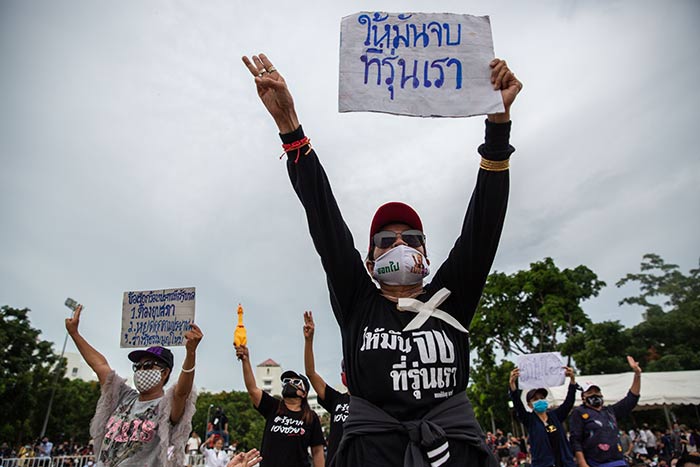 Таиландские студенты рискуют поплатиться за критику монархии