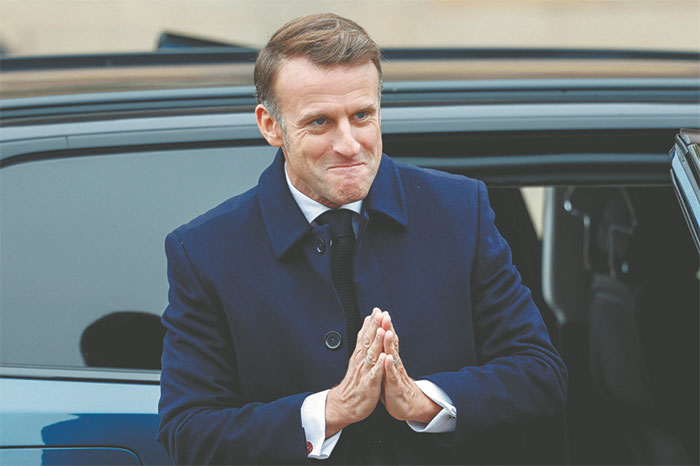 Макрон не решился уйти в отставку