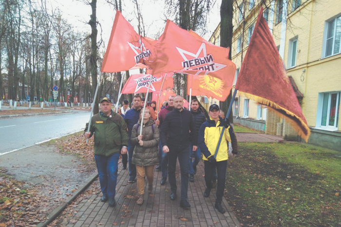 Руководство КПРФ балансирует между властью и своими радикалами