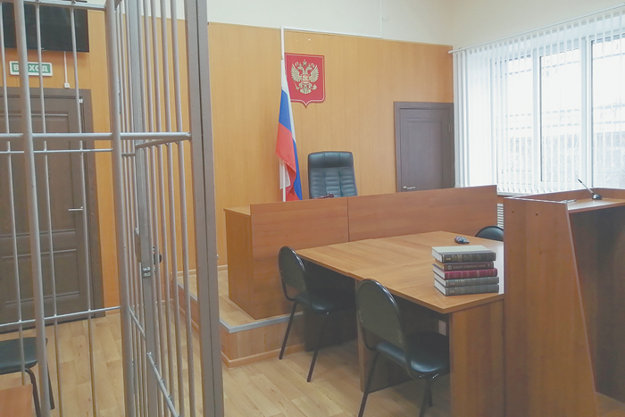 Жалобы на действия судов поступают снаружи и изнутри