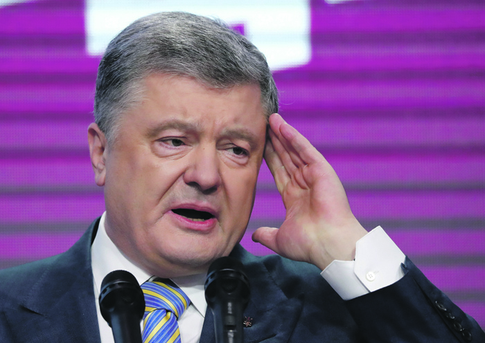 Порошенко улетел, но обещал вернуться