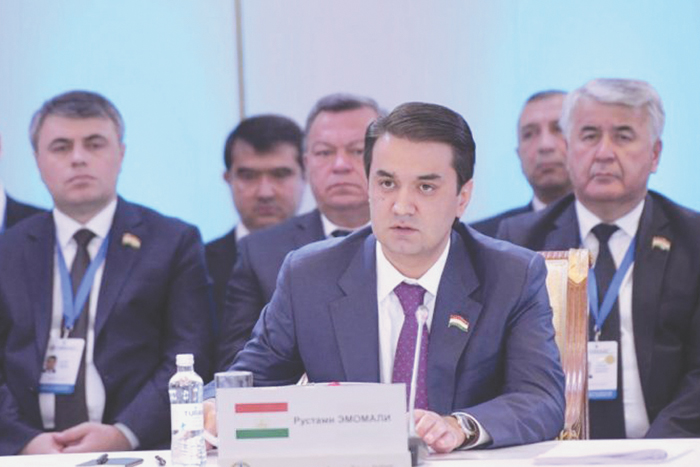 В Таджикистане начат процесс омоложения элиты