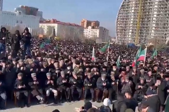 В центре Грозного прошел митинг против семьи Янгулбаевых