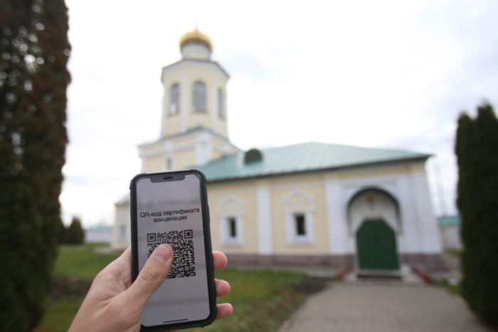 Правительство освободило церковь от QR-кодов