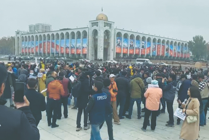 В Киргизии митингуют "за" и "против" политики Жапарова