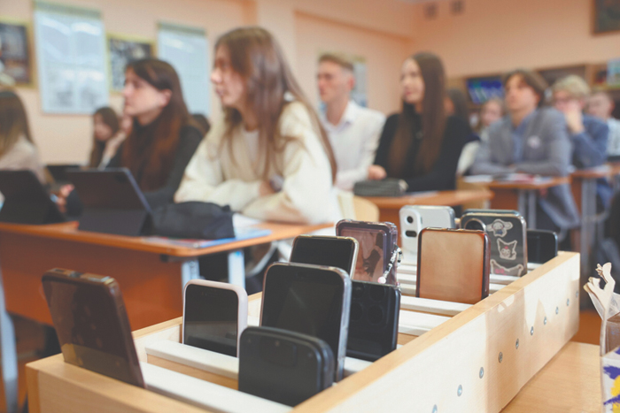 В белорусских школах сотовая связь отменяется