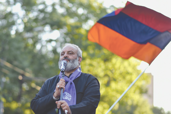 Пашинян принуждает Армянскую церковь к послушанию
