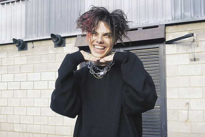 Рок-хулиган с гитарой Yungblud в «Известия Hall»