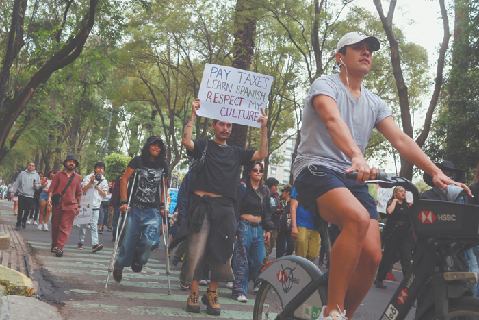 Мехико отбивается от нашествия "цифровых кочевников"