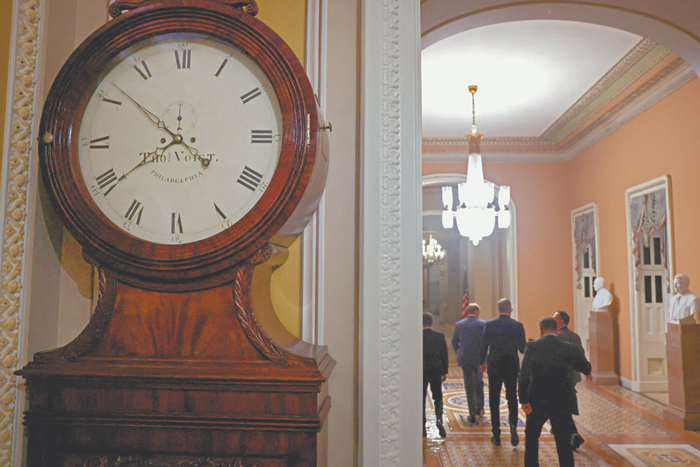 Республиканцы и демократы оставили американских госслужащих без денег