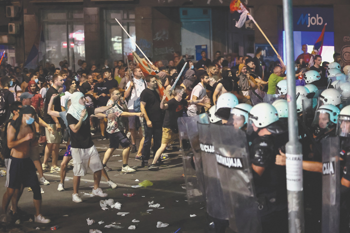 Сербия. Протесты в Белграде против президента Вучича завершились столкновениями с полицией