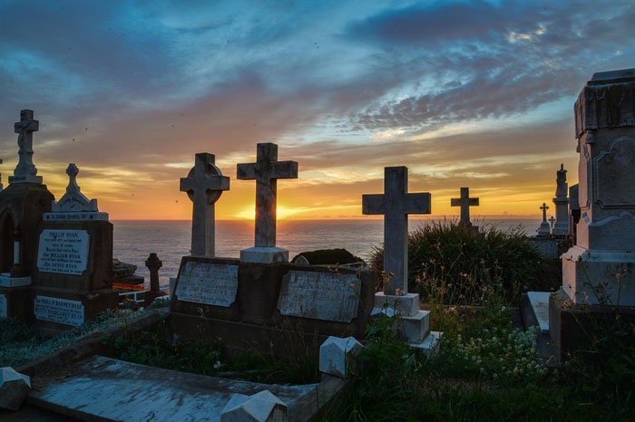 Повесть о Саратовской облдуме, кладбищном туризме и прочей романтике 