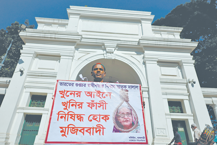 В Бангладеш бывшего премьера приговорили к смерти