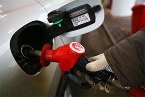 Рост цен на бензин остановили административно-командным способом