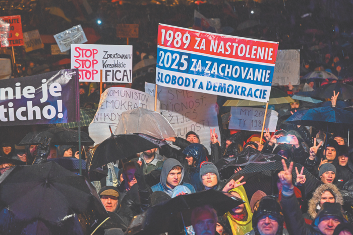 Кресло под словацким премьером Робертом Фицо зашаталось