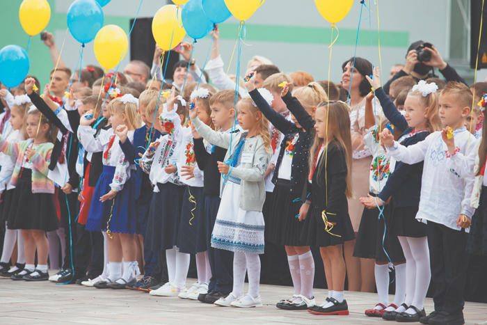 Подготовка украинского школьника становится все дороже