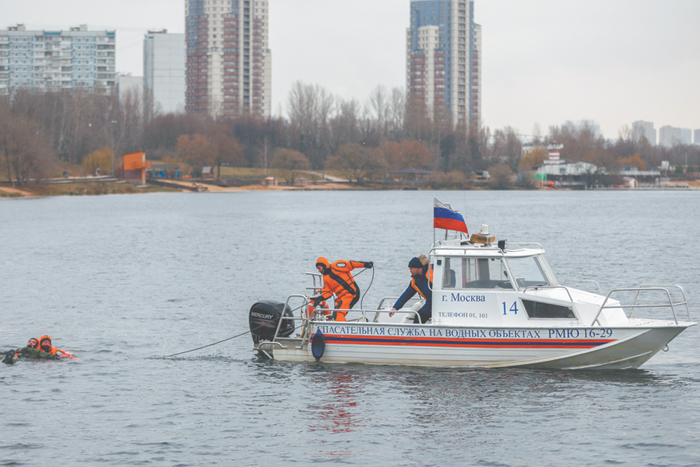 Московские спасатели готовы защитить горожан на зимних водоемах