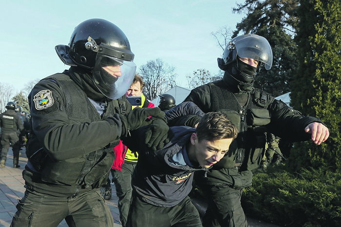 Украина. Звонок бабушке обойдется в 15 лет тюрьмы 