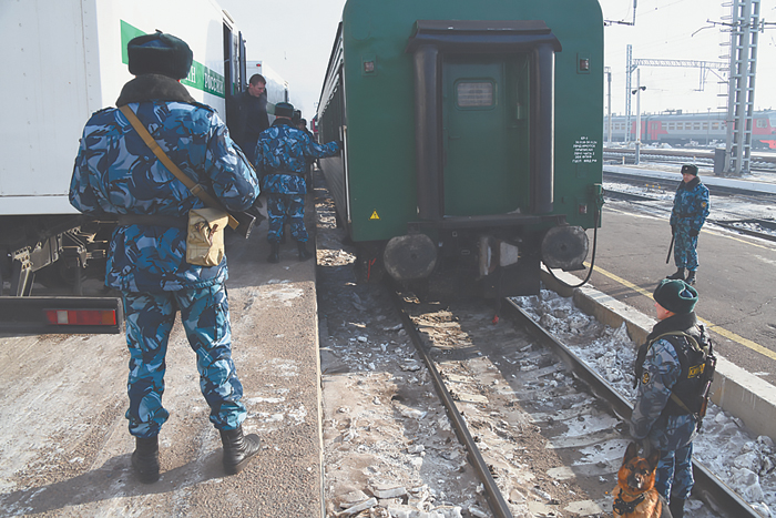 Переполненные СИЗО расчищают вопреки закону