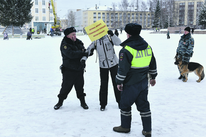 Одиночные пикеты перемещаются в суды